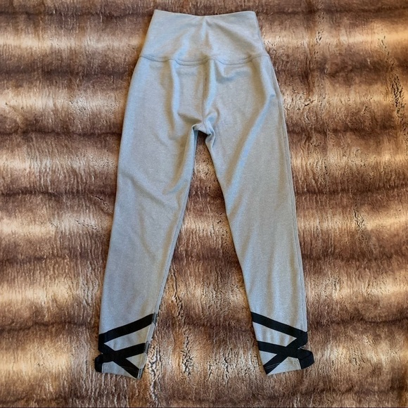 Beyond Yoga Overture Strappy Ballet Mid Leggings Gray Pintuck - Picture 2 of 11